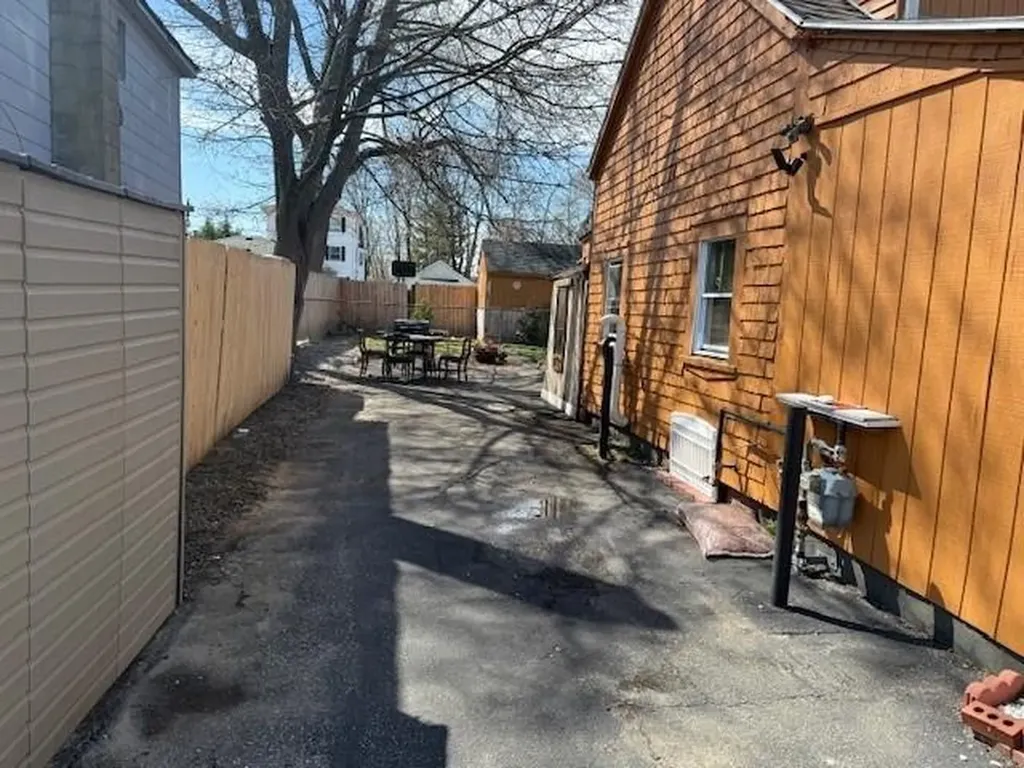 77 Huron Street Warwick RI 02889