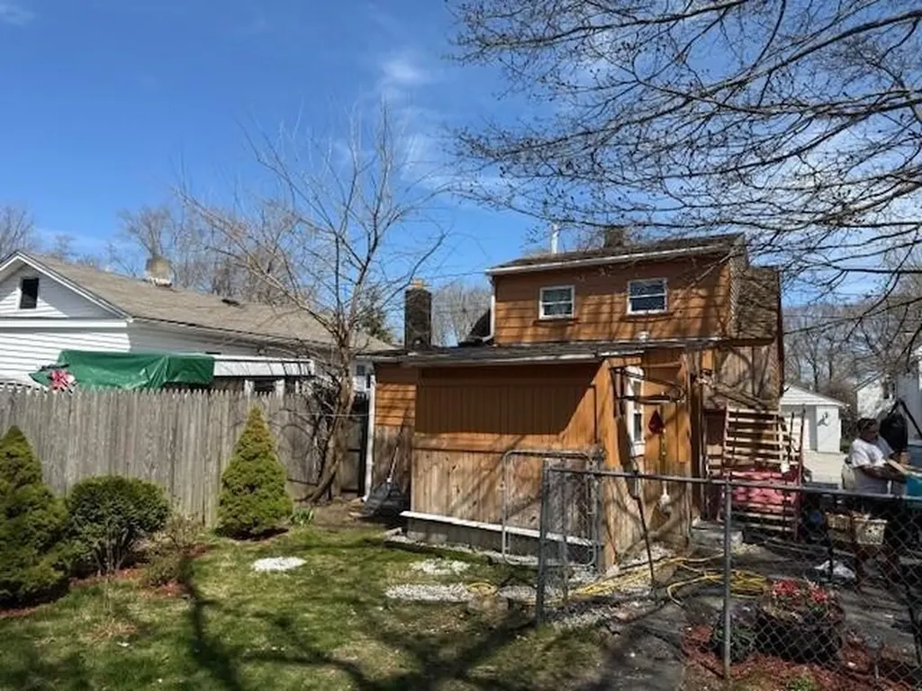 77 Huron Street Warwick RI 02889