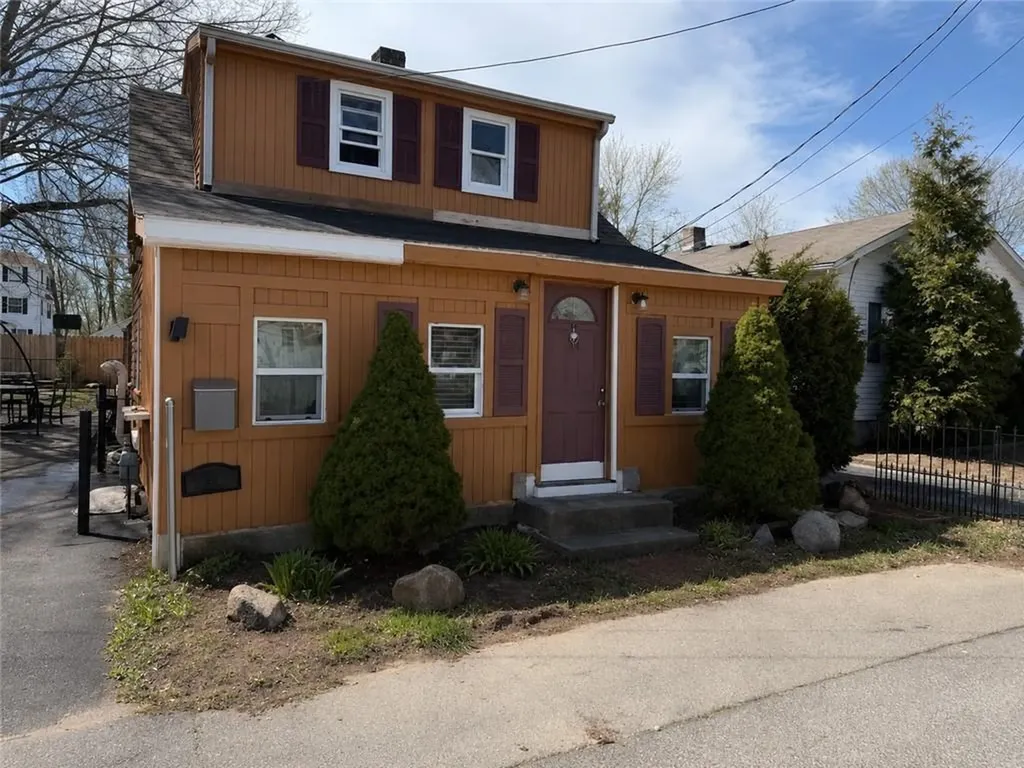 77 Huron Street Warwick RI 02889