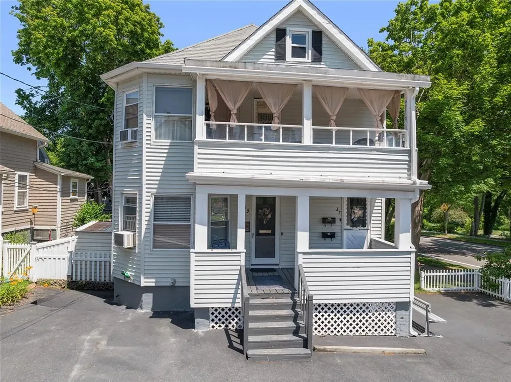 37 39 Remington Street Warwick RI 02888