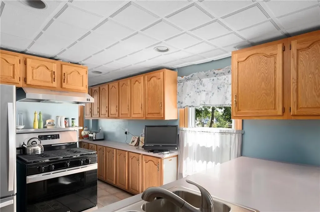37 39 Remington Street Warwick RI 02888