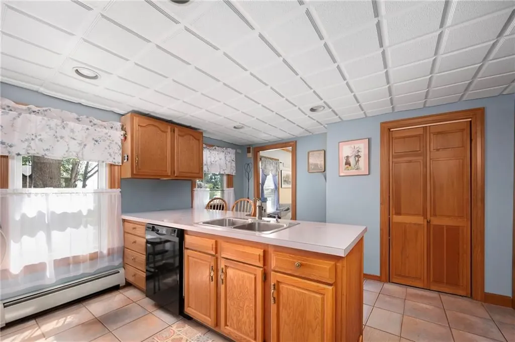 37 39 Remington Street Warwick RI 02888