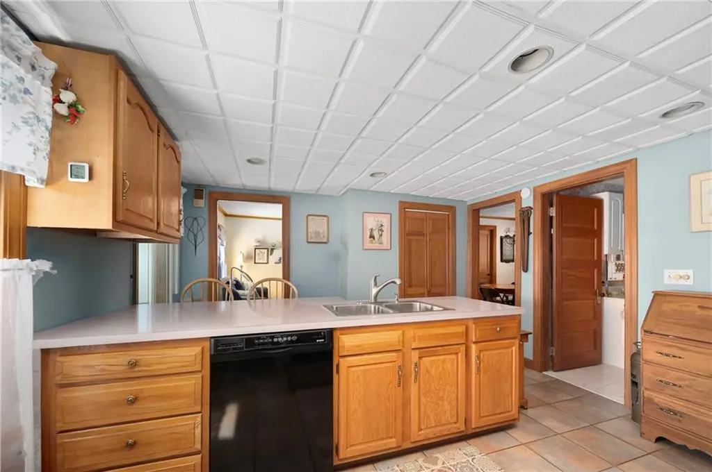 37 39 Remington Street Warwick RI 02888