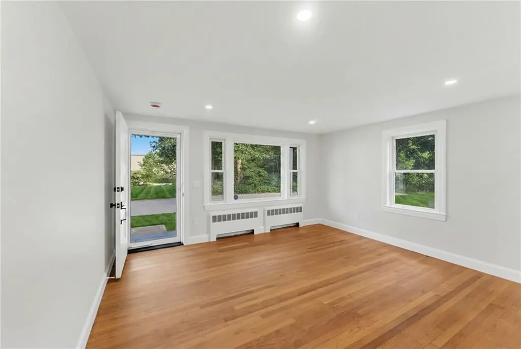 28 Plain Street East Providence RI 02916