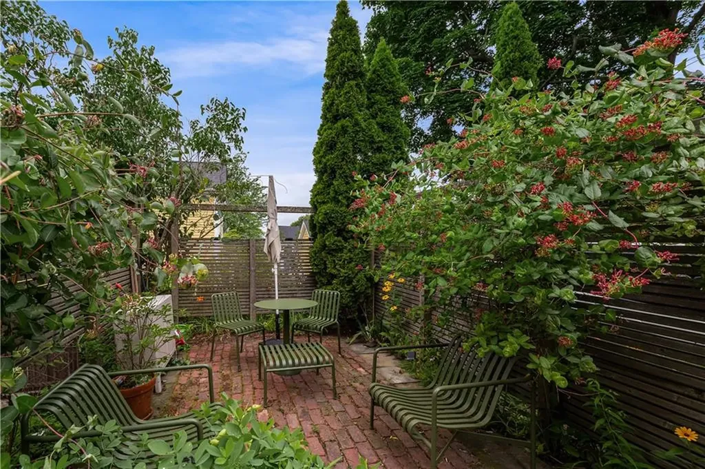 22 Halsey Street Providence RI 02906