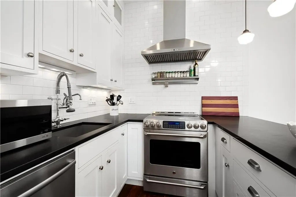 22 Halsey Street Providence RI 02906