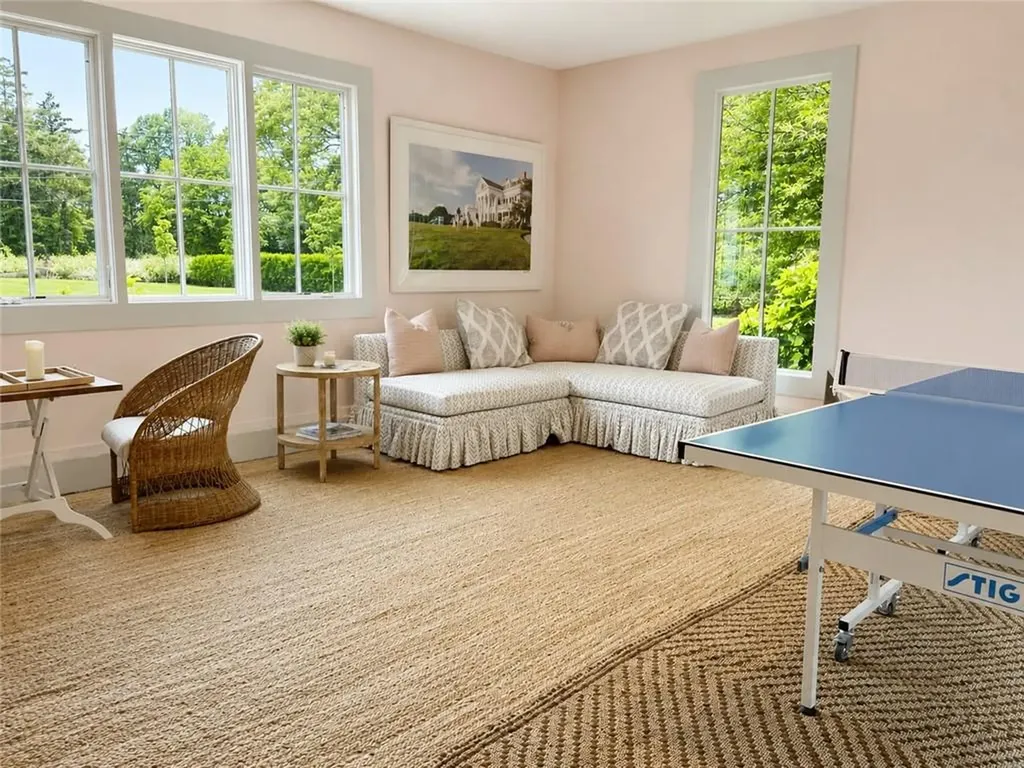 124 Harrison Avenue Newport RI 02840
