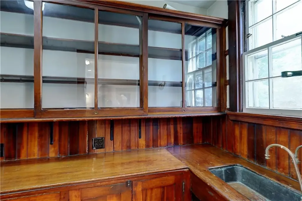 16 Elton Street Providence RI 02906