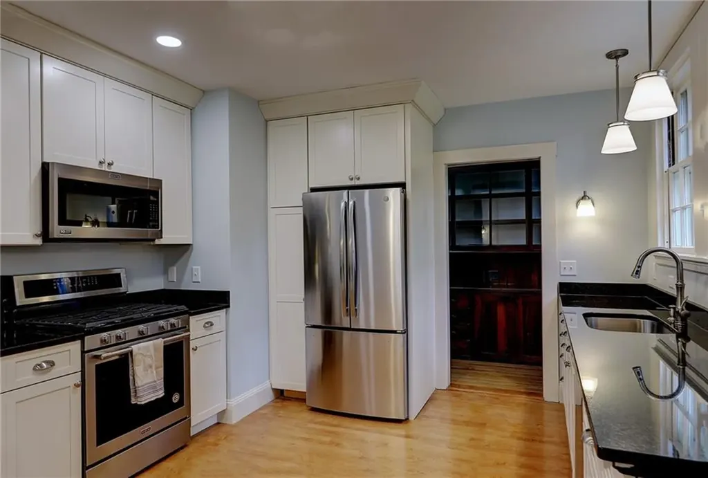16 Elton Street Providence RI 02906