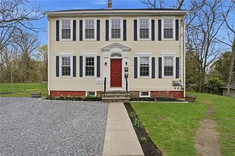 48 48 1/2 Constitution Street Bristol RI 02809
