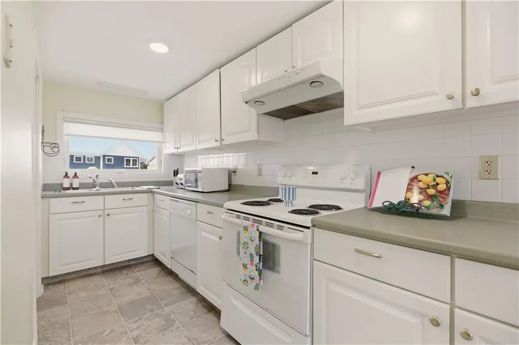 2 Stimpson Street Middletown RI 02842