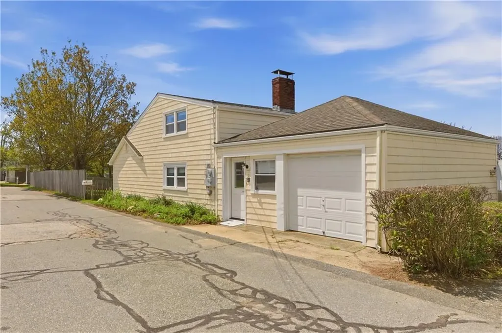 2 Stimpson Street Middletown RI 02842