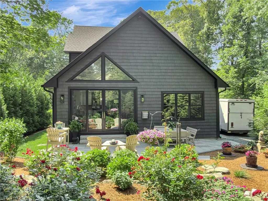 17 Red Feather Trail N South Kingstown RI 02879