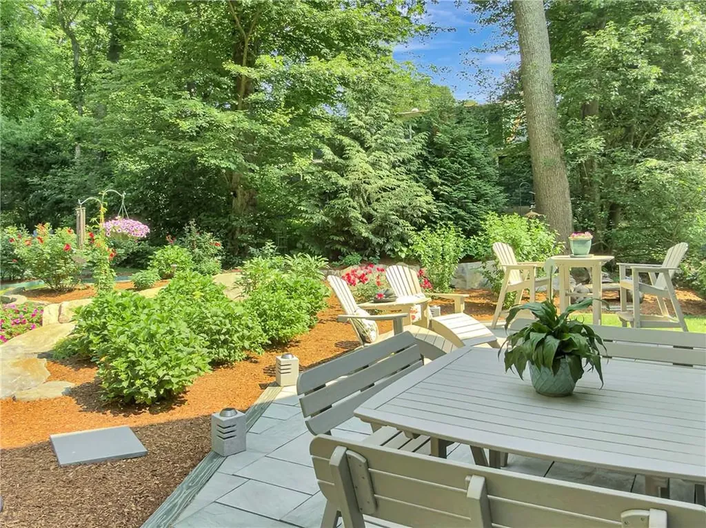 17 Red Feather Trail N South Kingstown RI 02879