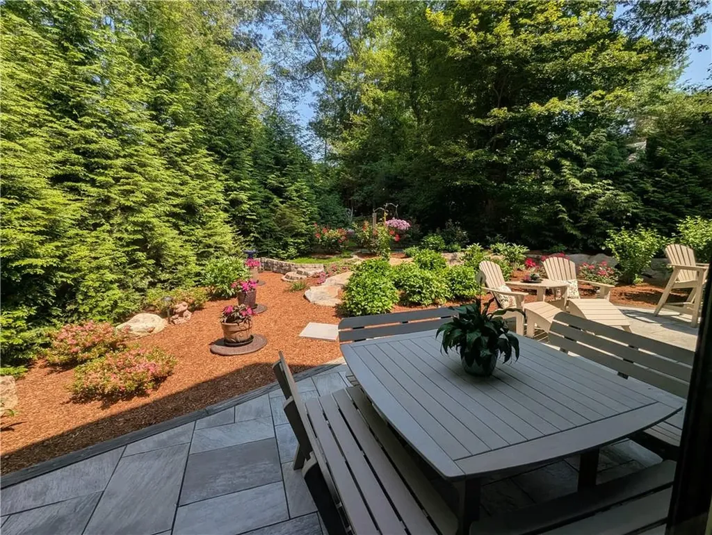 17 Red Feather Trail N South Kingstown RI 02879