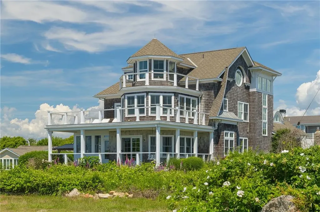 37 Coast Guard Avenue South Kingstown RI 02879