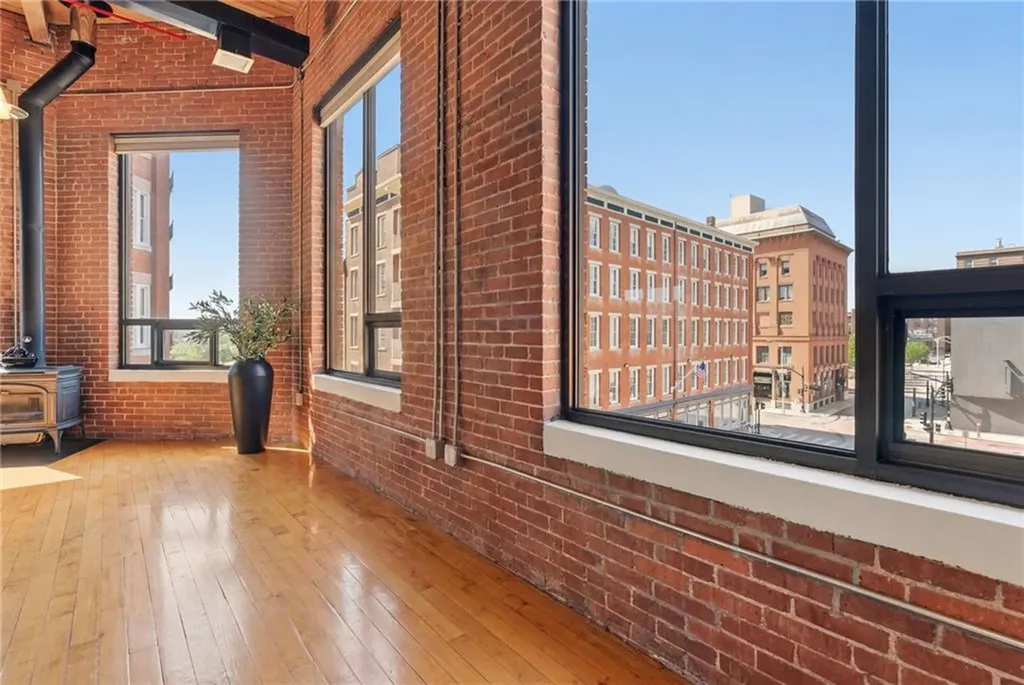 82 Orange Street Providence RI 02903