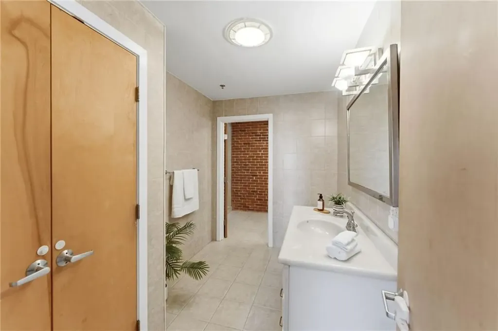 82 Orange Street Providence RI 02903