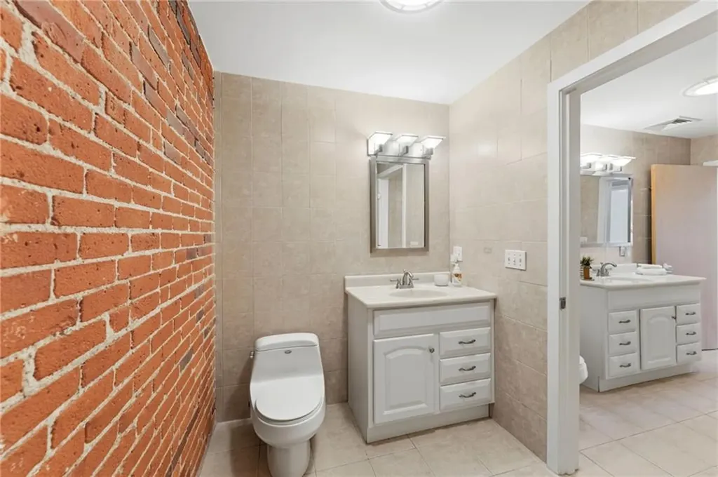 82 Orange Street Providence RI 02903