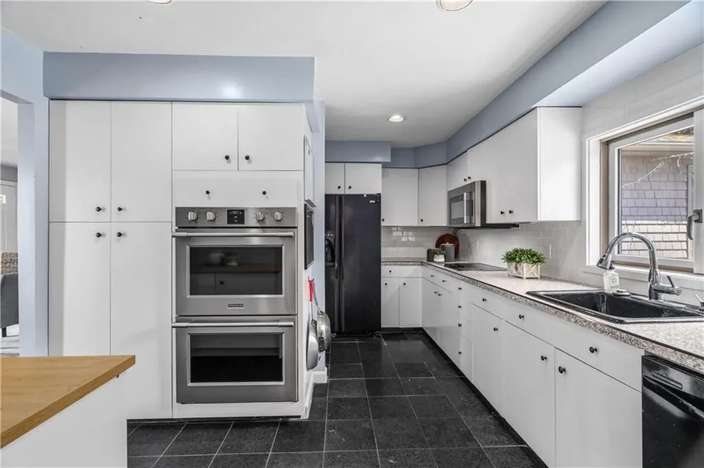 32 Ridge Road Bristol RI 02809