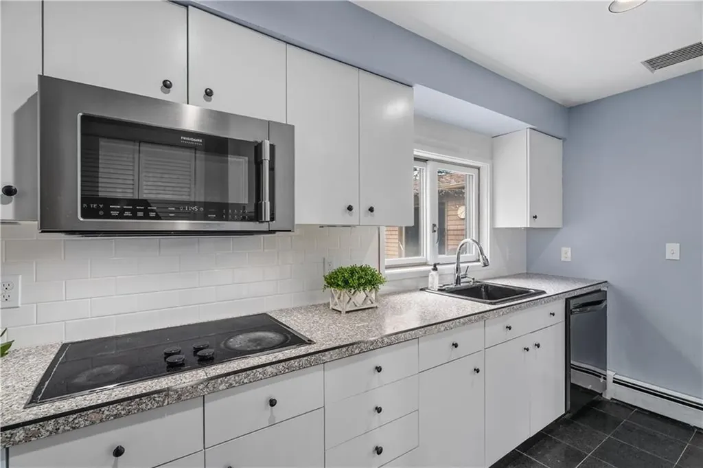 32 Ridge Road Bristol RI 02809