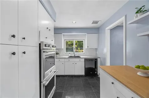 32 Ridge Road Bristol RI 02809