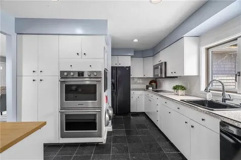 32 Ridge Road Bristol RI 02809