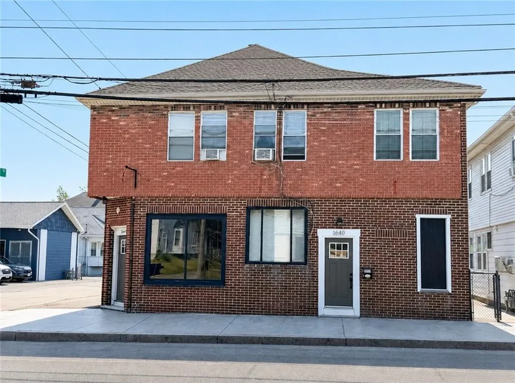 1640 Cranston Street Cranston RI 02930