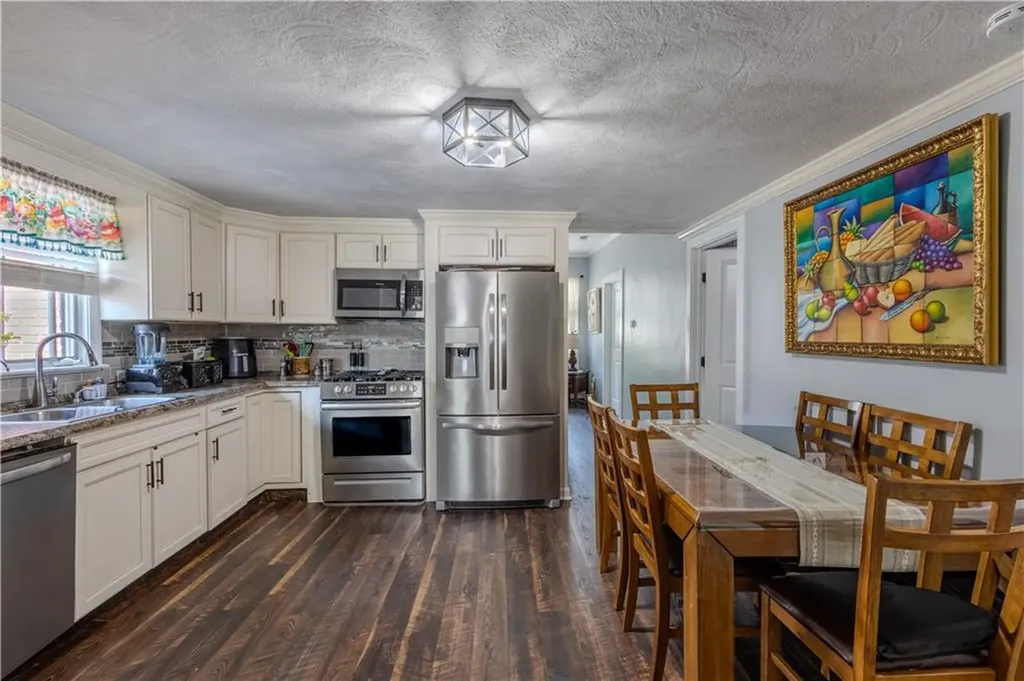 1640 Cranston Street Cranston RI 02930