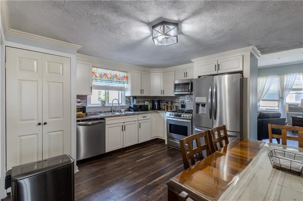 1640 Cranston Street Cranston RI 02930