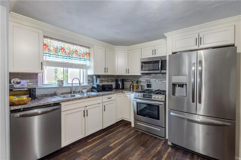 1640 Cranston Street Cranston RI 02930