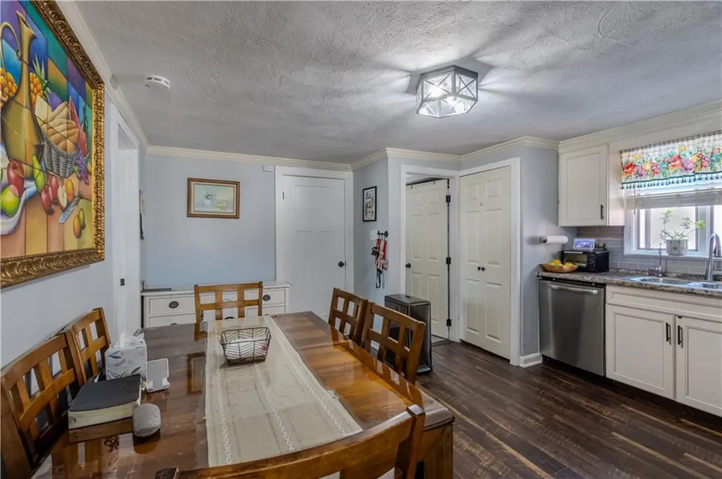 1640 Cranston Street Cranston RI 02930