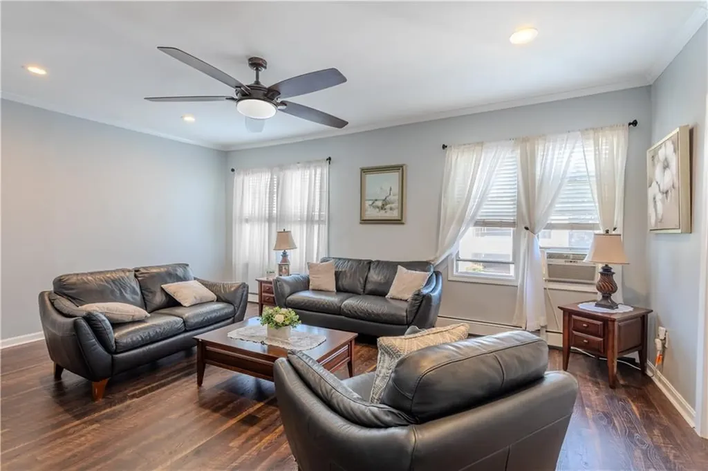 1640 Cranston Street Cranston RI 02930