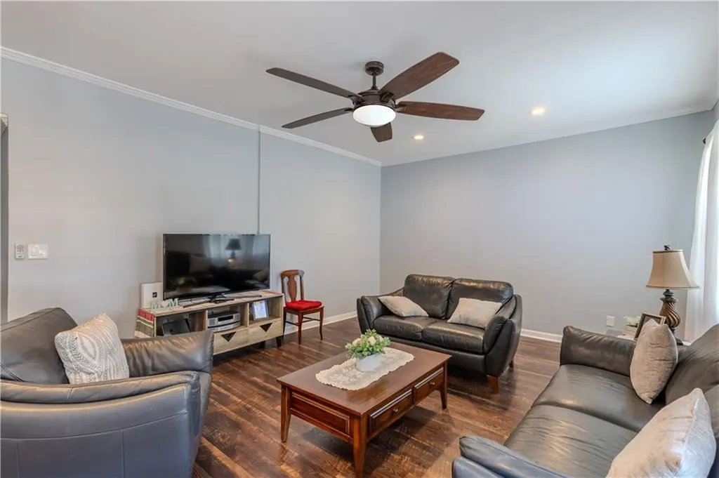 1640 Cranston Street Cranston RI 02930