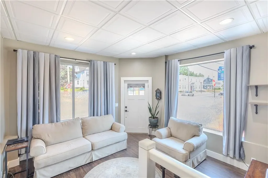 1640 Cranston Street Cranston RI 02930