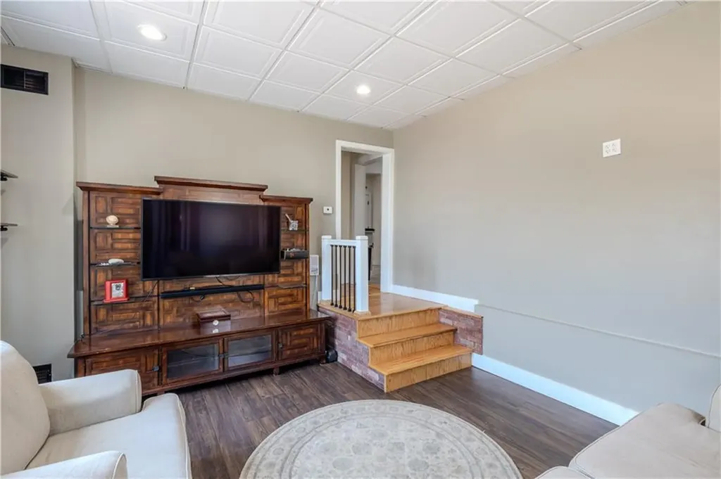1640 Cranston Street Cranston RI 02930