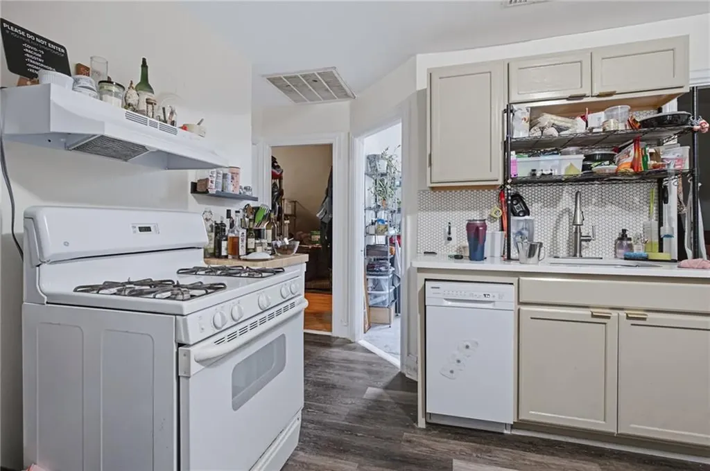 61 Douglas Avenue Providence RI 02908