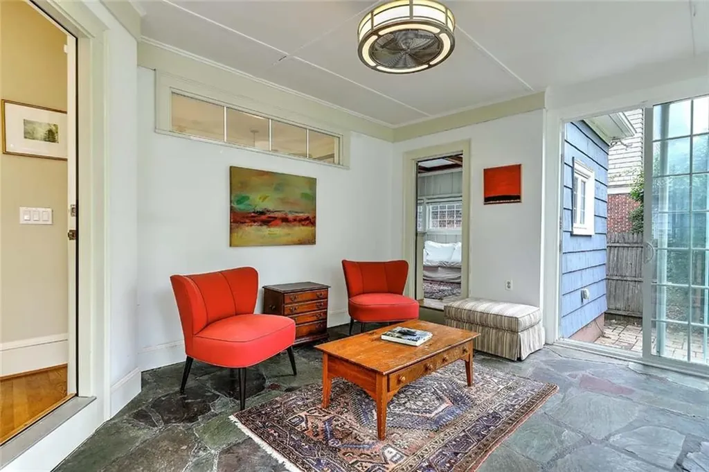 31 Clarendon Avenue Providence RI 02906