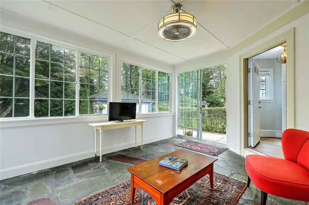 31 Clarendon Avenue Providence RI 02906