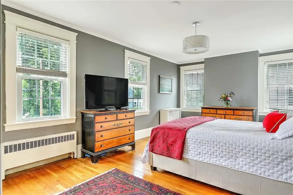 31 Clarendon Avenue Providence RI 02906