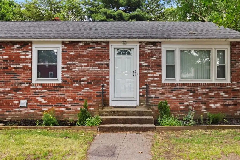 142 Adrian Street Warwick RI 02886
