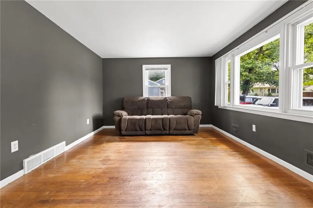 142 Adrian Street Warwick RI 02886