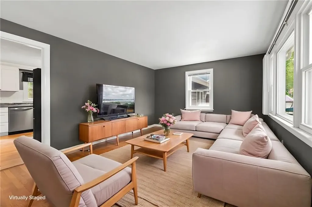 142 Adrian Street Warwick RI 02886