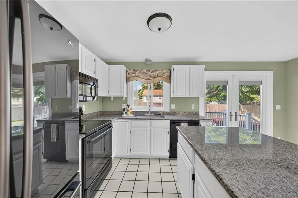 21 Sefton Drive Bristol RI 02809