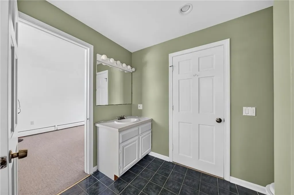 21 Sefton Drive Bristol RI 02809
