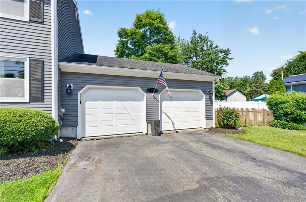 21 Sefton Drive Bristol RI 02809