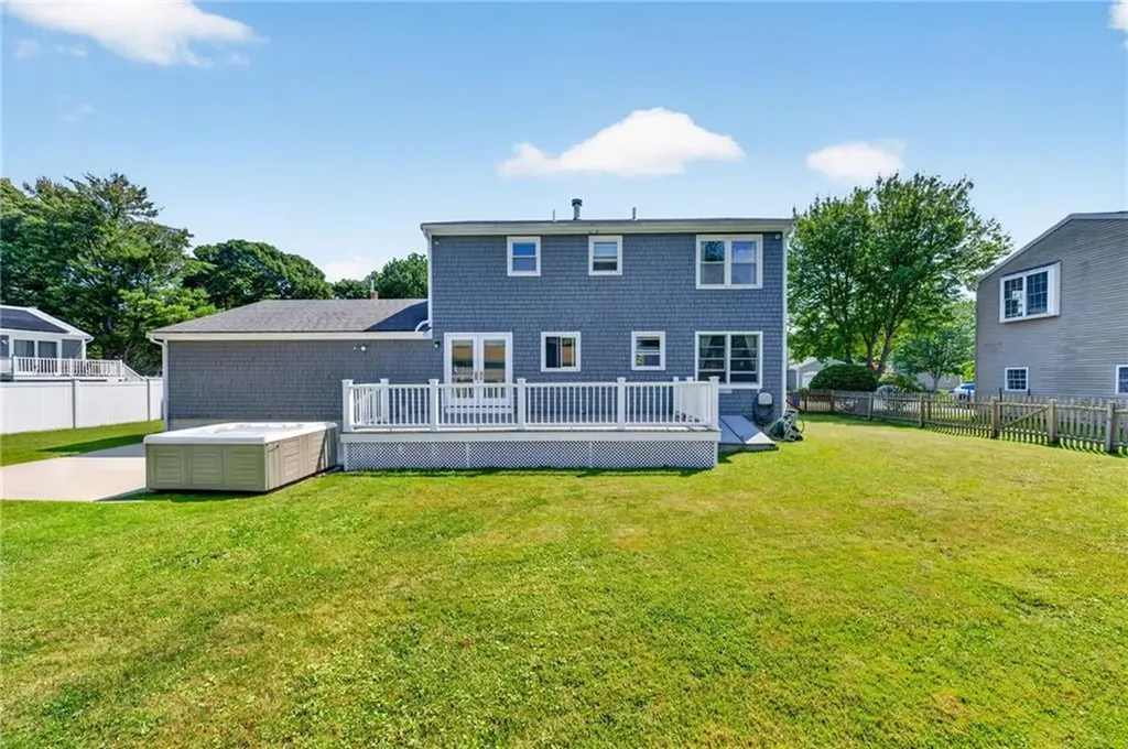 21 Sefton Drive Bristol RI 02809