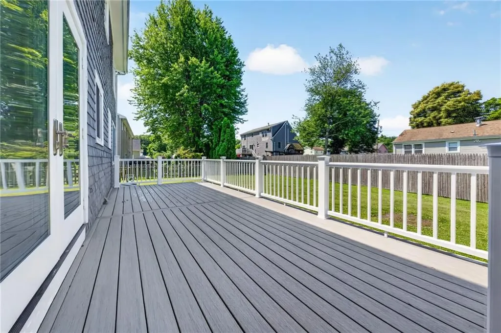21 Sefton Drive Bristol RI 02809