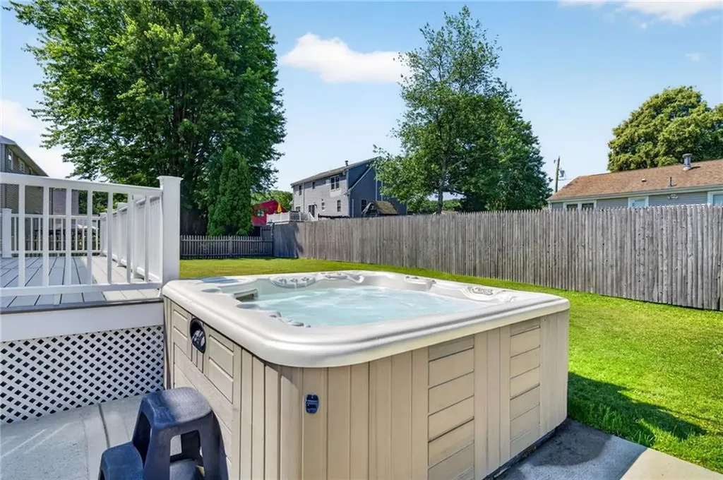21 Sefton Drive Bristol RI 02809