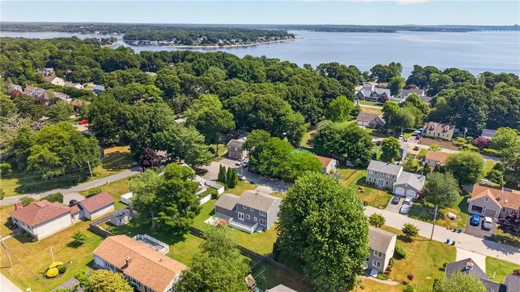 21 Sefton Drive Bristol RI 02809